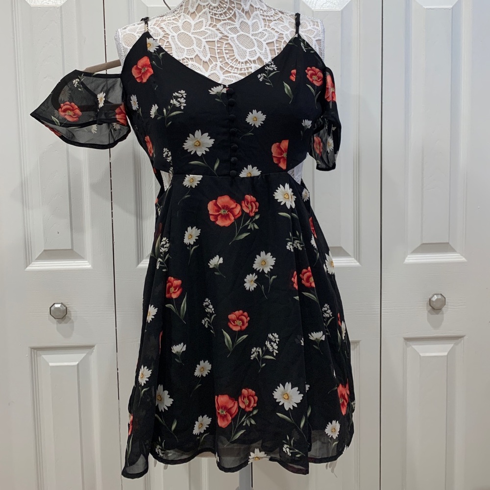 FOREVER 21 🌸 Black and Floral Dress